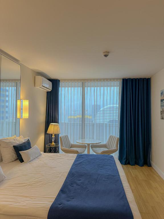 Postel nebo postele na pokoji v ubytování Luxury Batumi Hotel