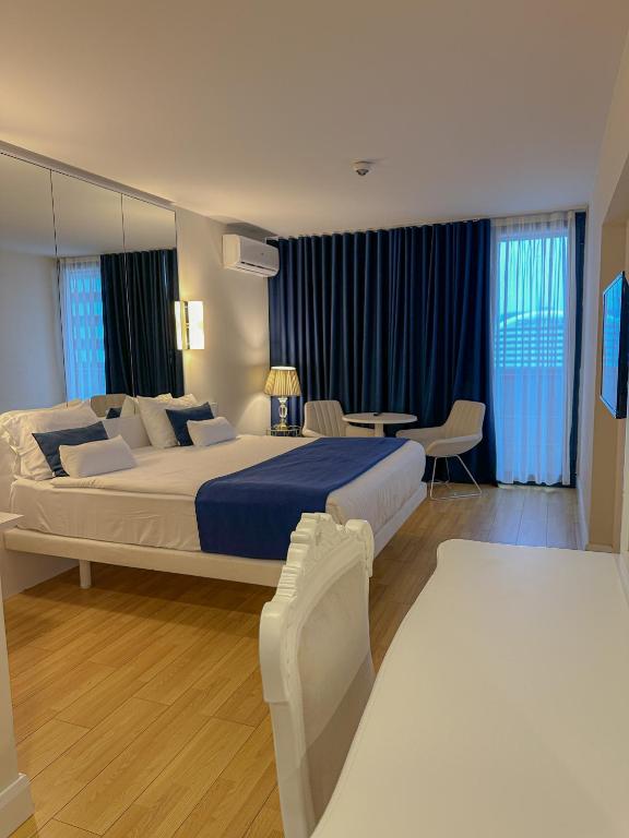 Postel nebo postele na pokoji v ubytování Luxury Batumi Hotel