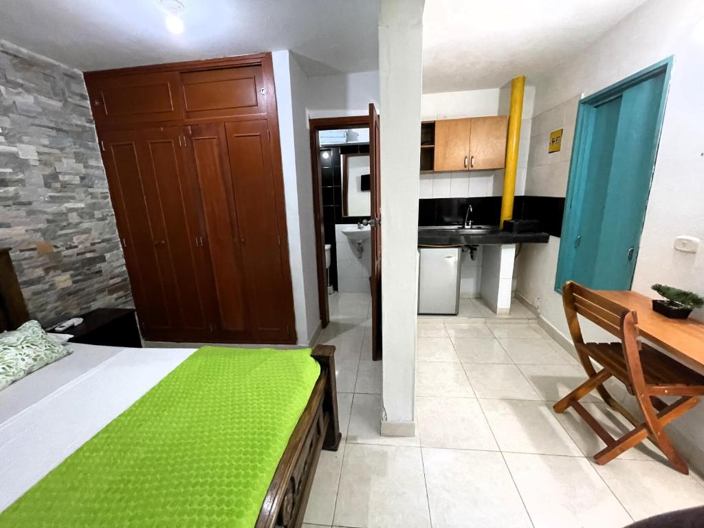 a room with a bed and a kitchen at APARTAHOTEL BACANO LOFT in Santa Marta