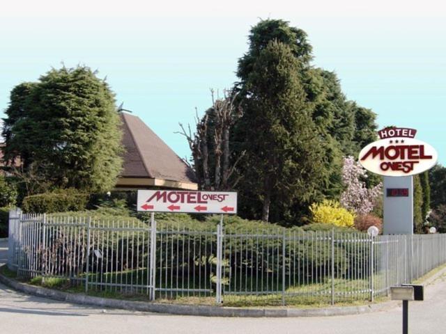 a motel of mercyeyes sign in front of a fence at Hotel Motel Ovest in Vittuone