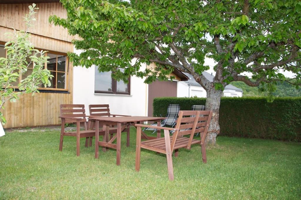 Taman di luar Ferienhaus Vollmersbach