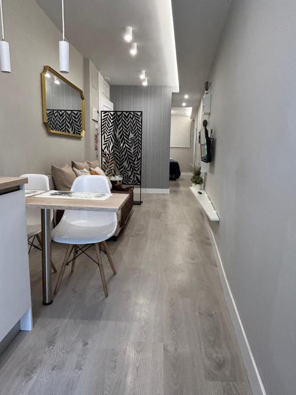 Alojamientos Castellana Jardín 1 y 2 PARKING Y PISCINA GRATIS!! - 5