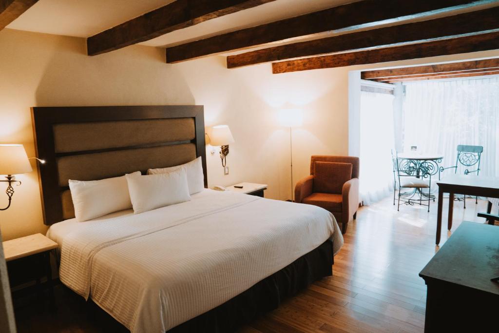 Säng eller sängar i ett rum på Hoteles Villa Mercedes San Cristobal