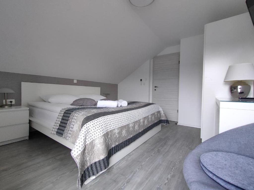 Apartments & Rooms Aleksandra - Two-Bedroom Apartment With Balcony