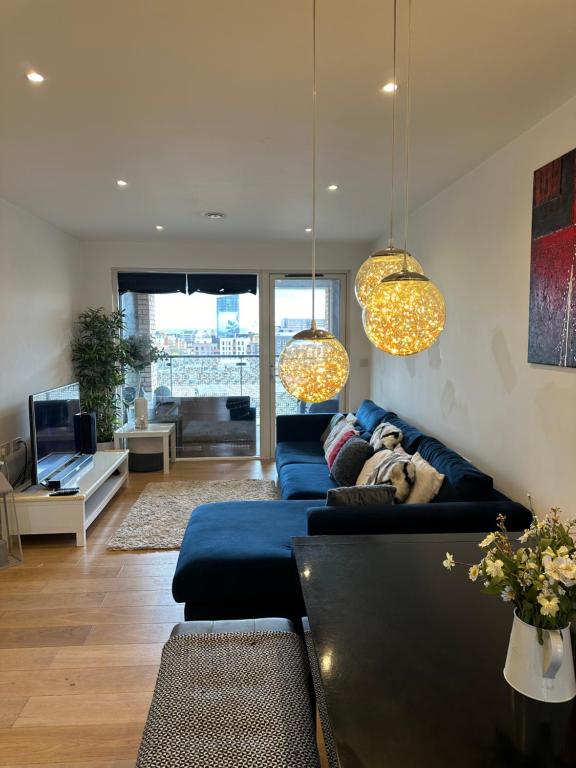 Oleskelutila majoituspaikassa Luxury 3 bedroom flat in Stratford, London