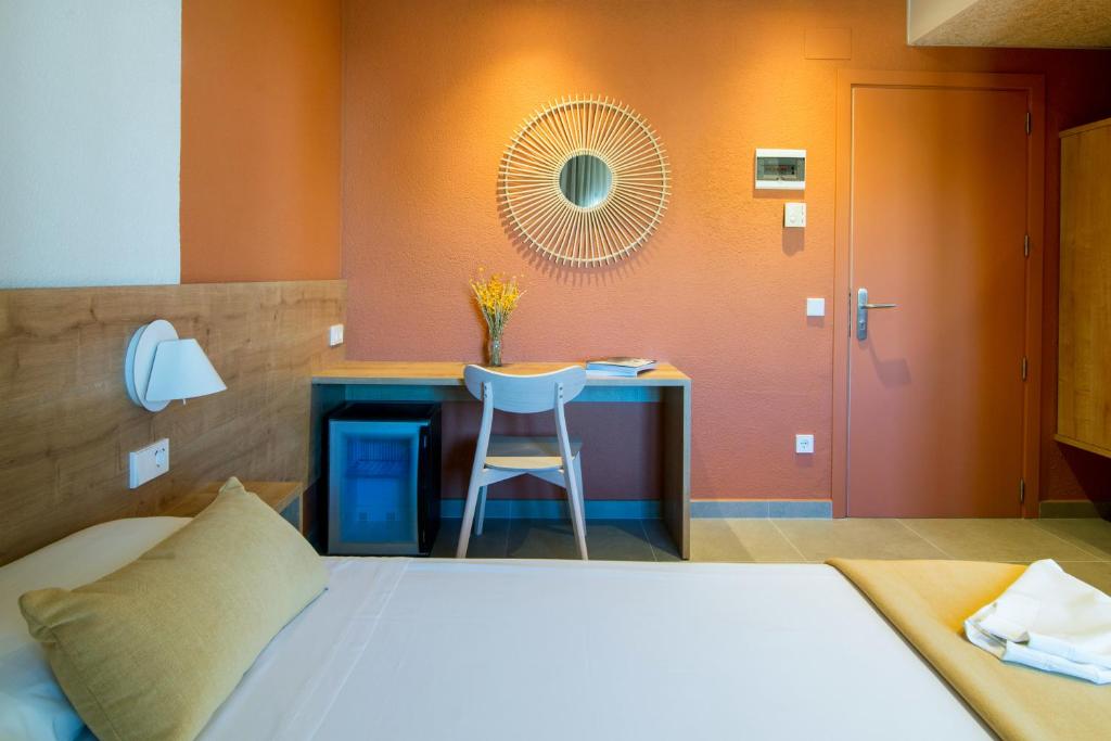 Postel nebo postele na pokoji v ubytování Hostal Barris