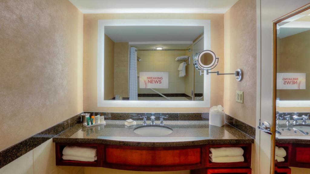 Hilton Virginia Beach Oceanfront - Double Room With Two Double Beds And Partial Ocean View - High Floor