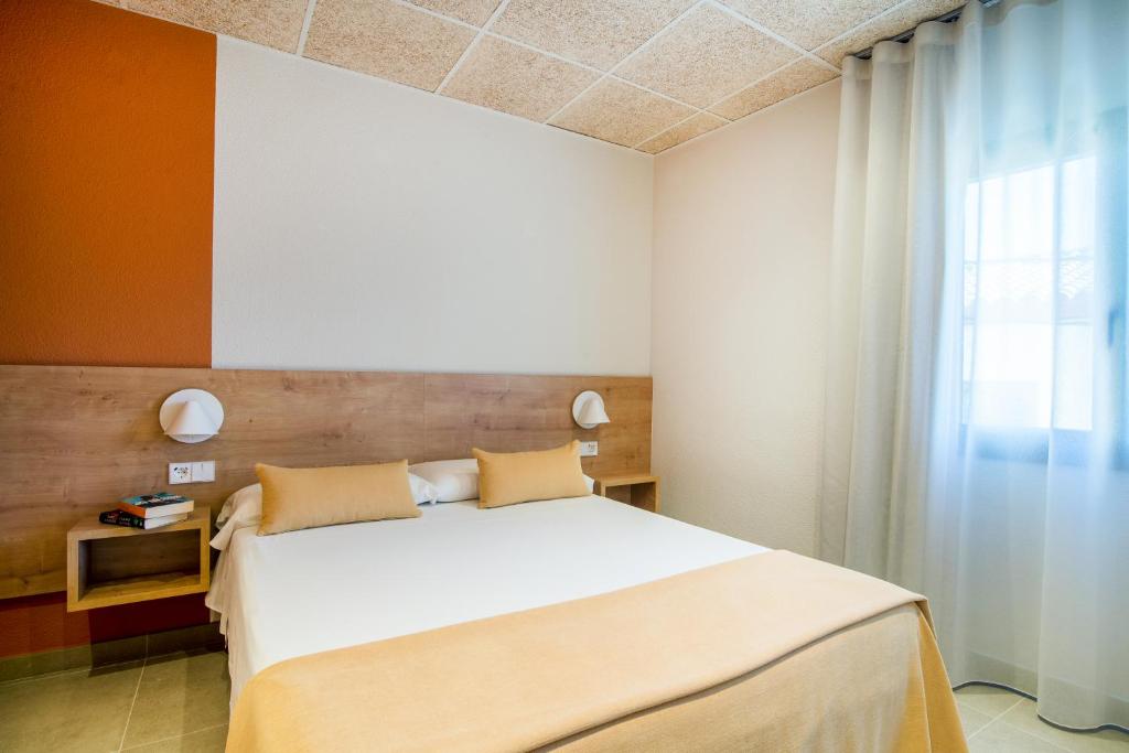 Postel nebo postele na pokoji v ubytování Hostal Barris