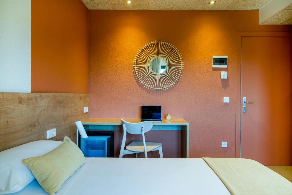 Postel nebo postele na pokoji v ubytování Hostal Barris