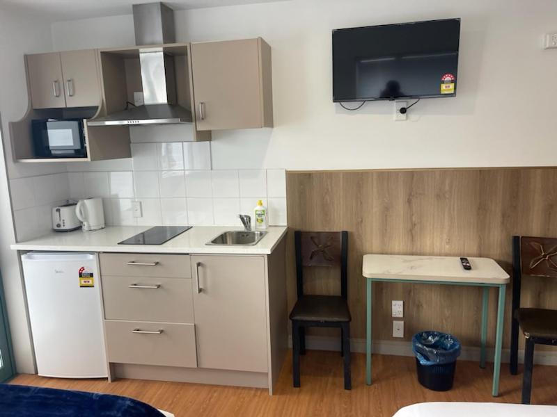 Kuchyň nebo kuchyňský kout v ubytování Conway Motel Manukau