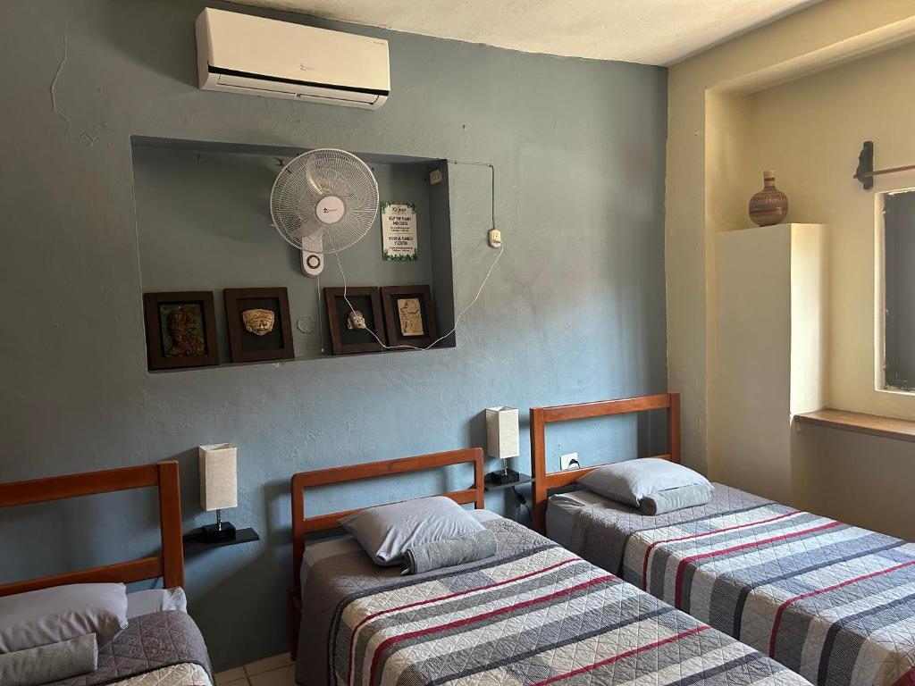 Una cama o camas en una habitación de Hostel Casa Xtakay