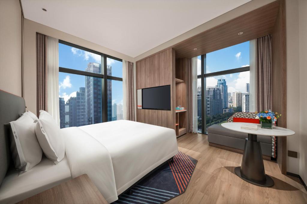 TV a/nebo společenská místnost v ubytování Holiday Inn Express Shenzhen Futian Center by IHG