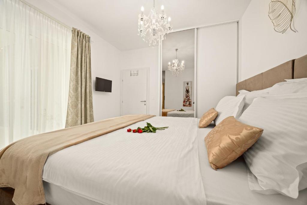 Ein Bett oder Betten in einem Zimmer der Unterkunft Serenity home Villa Tea with heated pyrolysis salt water