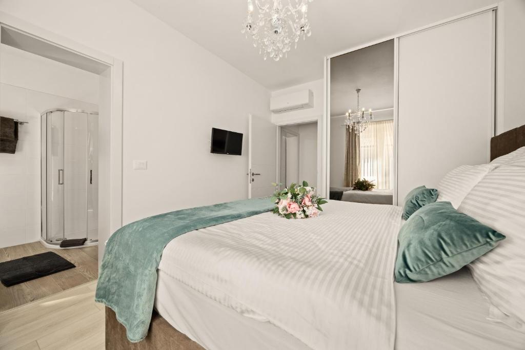 Ein Bett oder Betten in einem Zimmer der Unterkunft Serenity home Villa Tea with heated pyrolysis salt water