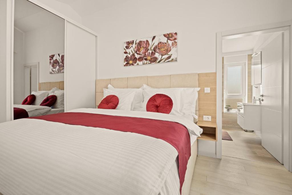 Ein Bett oder Betten in einem Zimmer der Unterkunft Serenity home Villa Tea with heated pyrolysis salt water