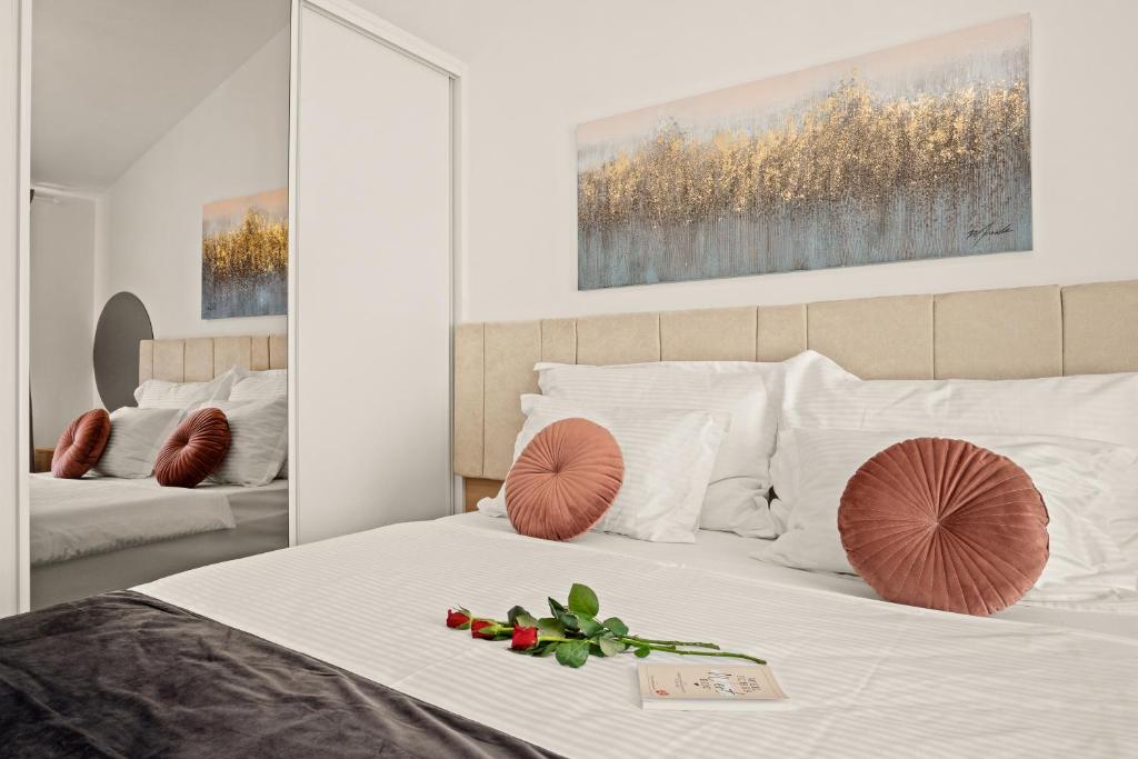 Ein Bett oder Betten in einem Zimmer der Unterkunft Serenity home Villa Tea with heated pyrolysis salt water