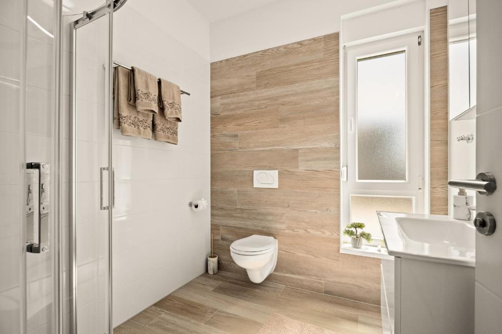 Ein Badezimmer in der Unterkunft Serenity home Villa Tea with heated pyrolysis salt water