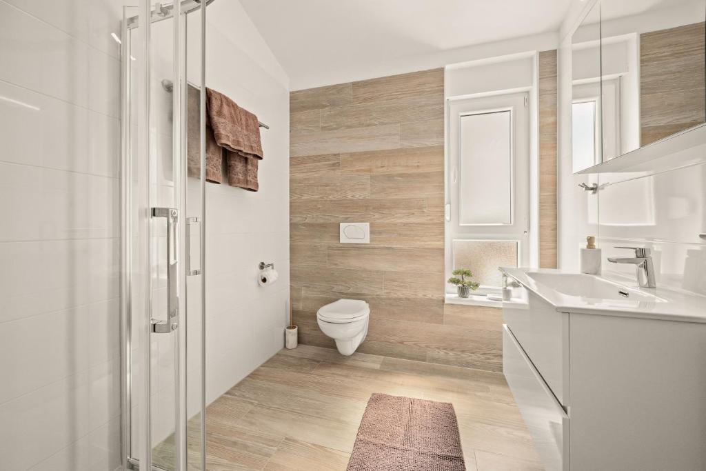 Ein Badezimmer in der Unterkunft Serenity home Villa Tea with heated pyrolysis salt water