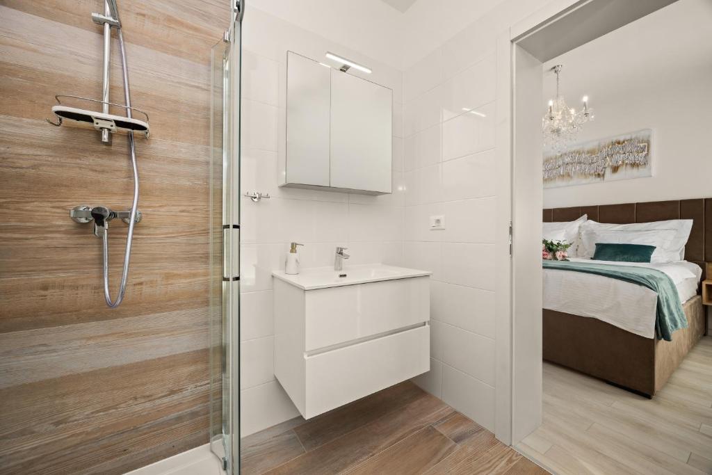 Ein Bett oder Betten in einem Zimmer der Unterkunft Serenity home Villa Tea with heated pyrolysis salt water