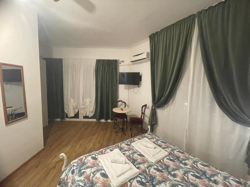 Cavour16 rent bedrooms - King Room With Balcony