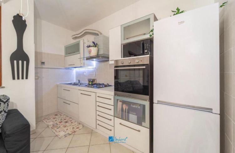 A kitchen or kitchenette at Gadem Apartment
