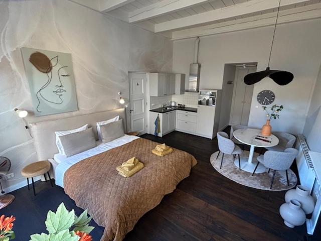 Kuchyň nebo kuchyňský kout v ubytování Hotel Stadsherberg Sneek