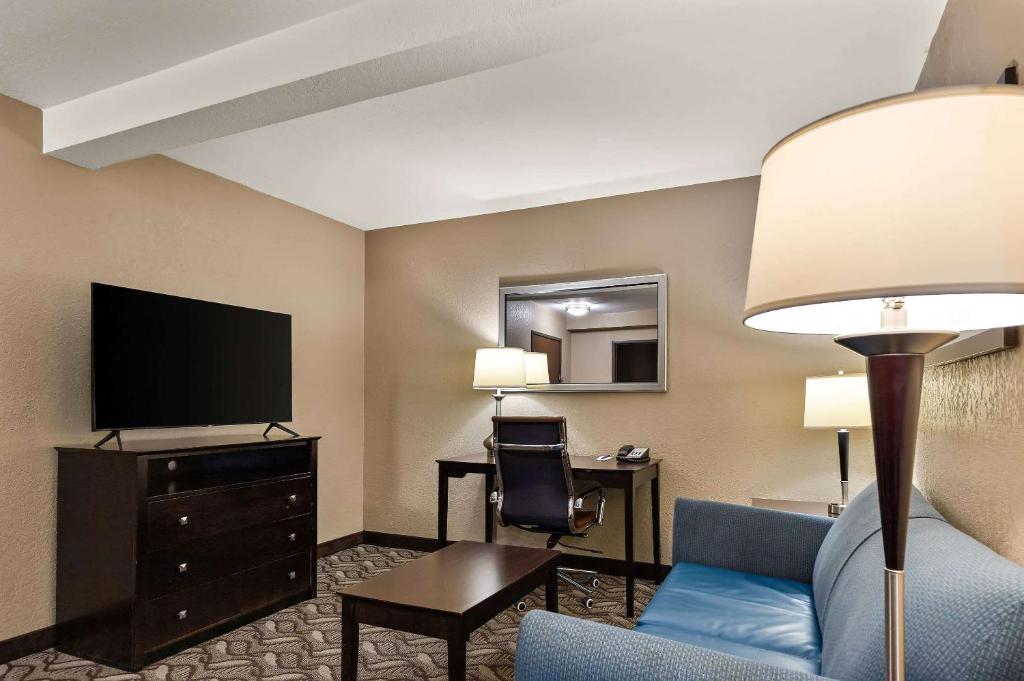 Comfort Inn & Suites Springfield I-55 photo