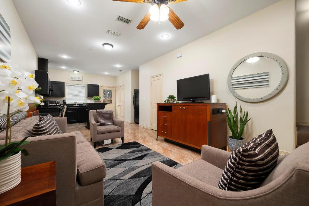 a living room with furniture and a flat screen tv at Haven Hideaway-Apartment 4 in Pharr