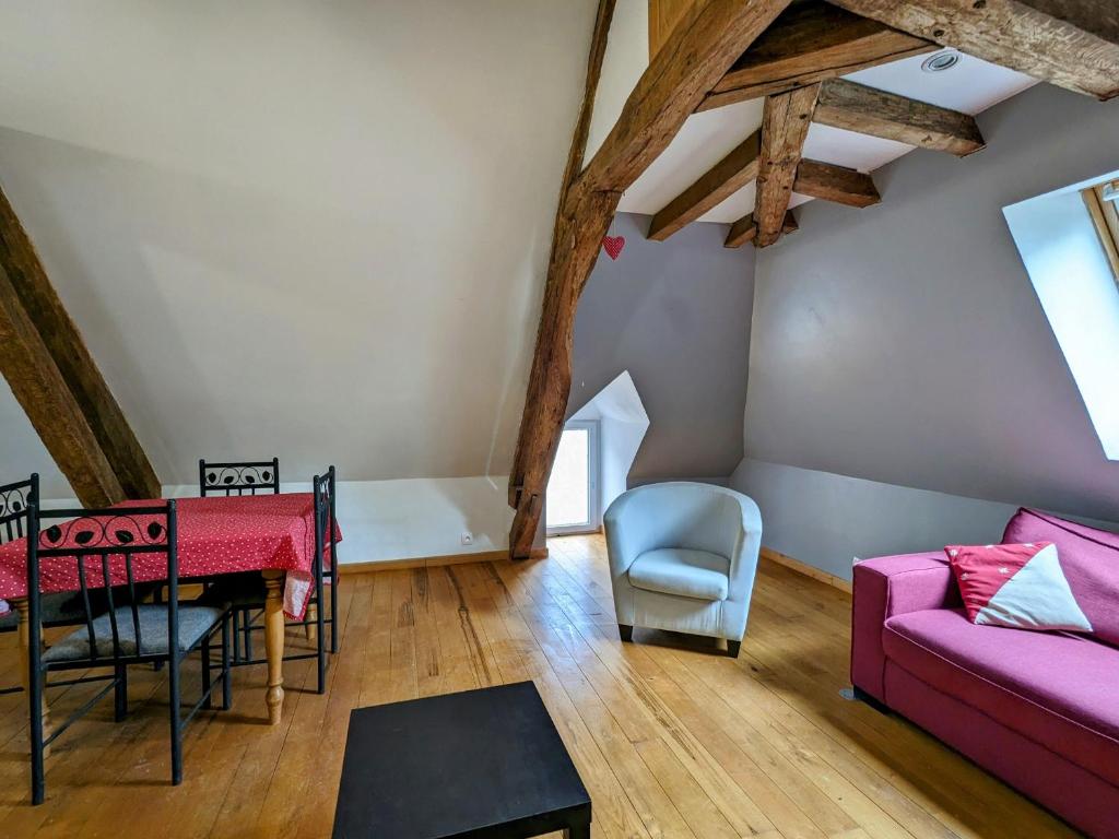 Loft tout confort avec cuisine et Wi-Fi gratuit, au cœur du village près de Châteauroux - FR-1-591-133 - Appartamento (3 Adulti)