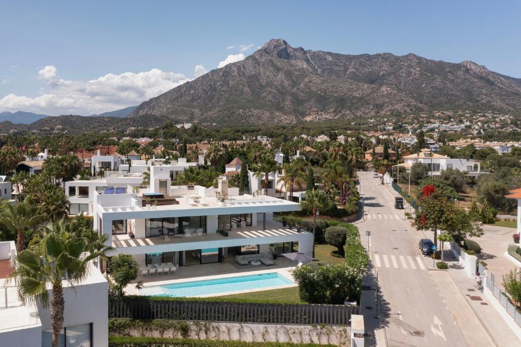 Villa Estrella, Altos Puente Romano, Marbella, Madrid (updated prices 2024)