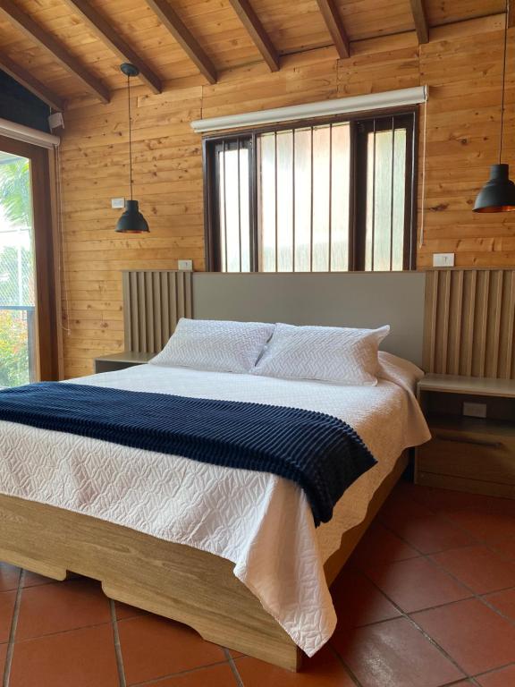 Postel nebo postele na pokoji v ubytování Finca Hotel 12 Palmas- Aeropuerto JMC