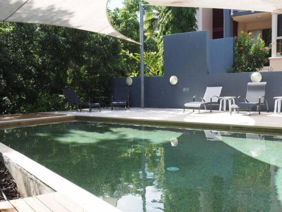 Bazén v ubytování Beachfront Apartment 1 Beachfront Haven - 1 bed nebo v jeho okolí