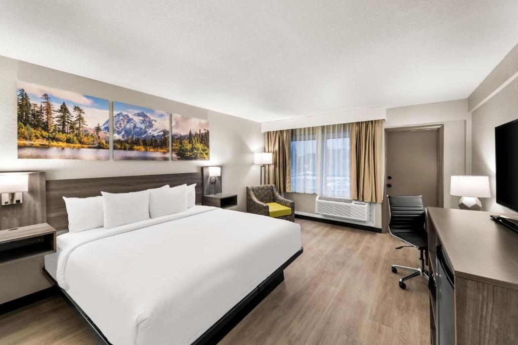 Clarion Pointe Rhinelander Downtown - King Kamer Met Balkon