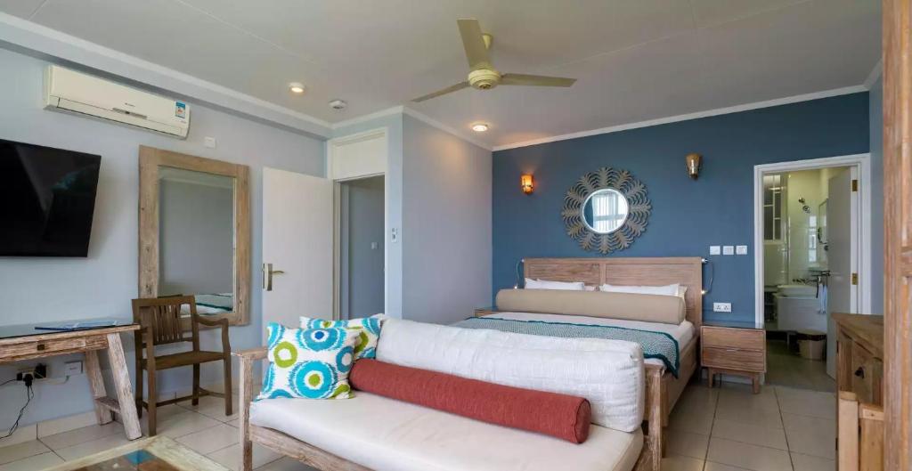 Postel nebo postele na pokoji v ubytování Bayview Villas Seychelles