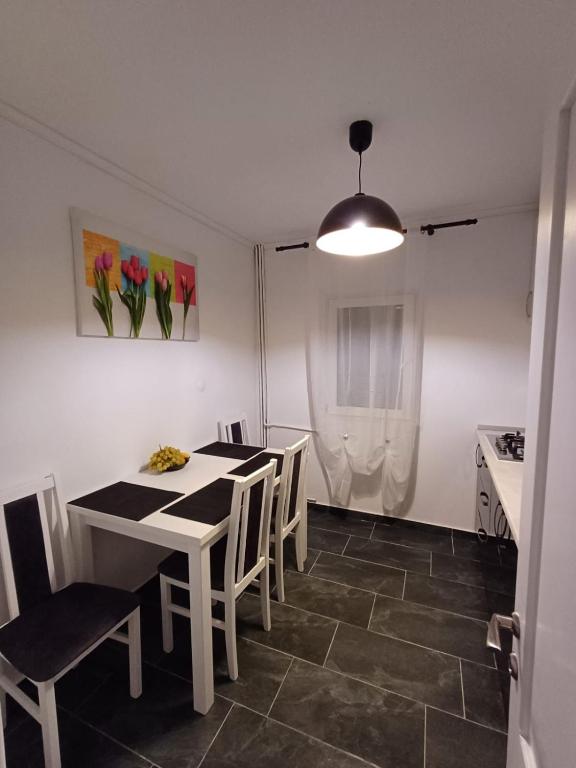 a kitchen and dining room with a table and chairs at Apartament Milan in Mangalia
