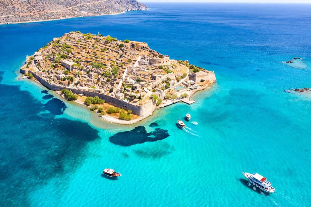 Zdjęcie z galerii obiektu Villa Nesea Elounda With Private Pool - Happy Rentals w Elundzie