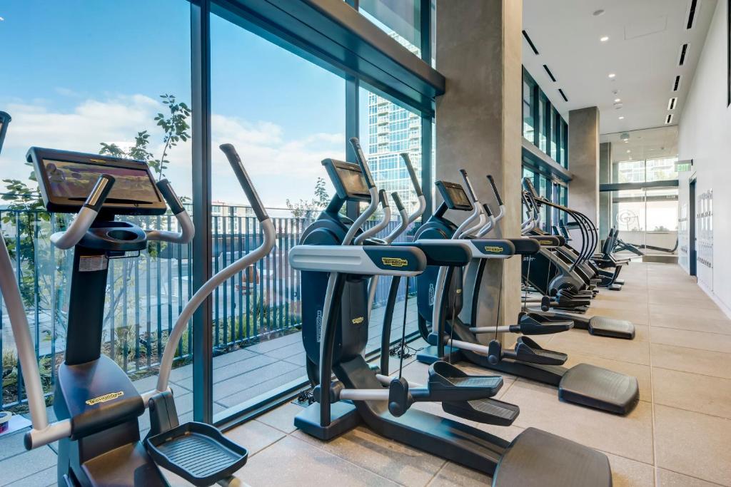 Fitness centrum a/nebo fitness zařízení v ubytování Mint House Denver - Downtown Union Station