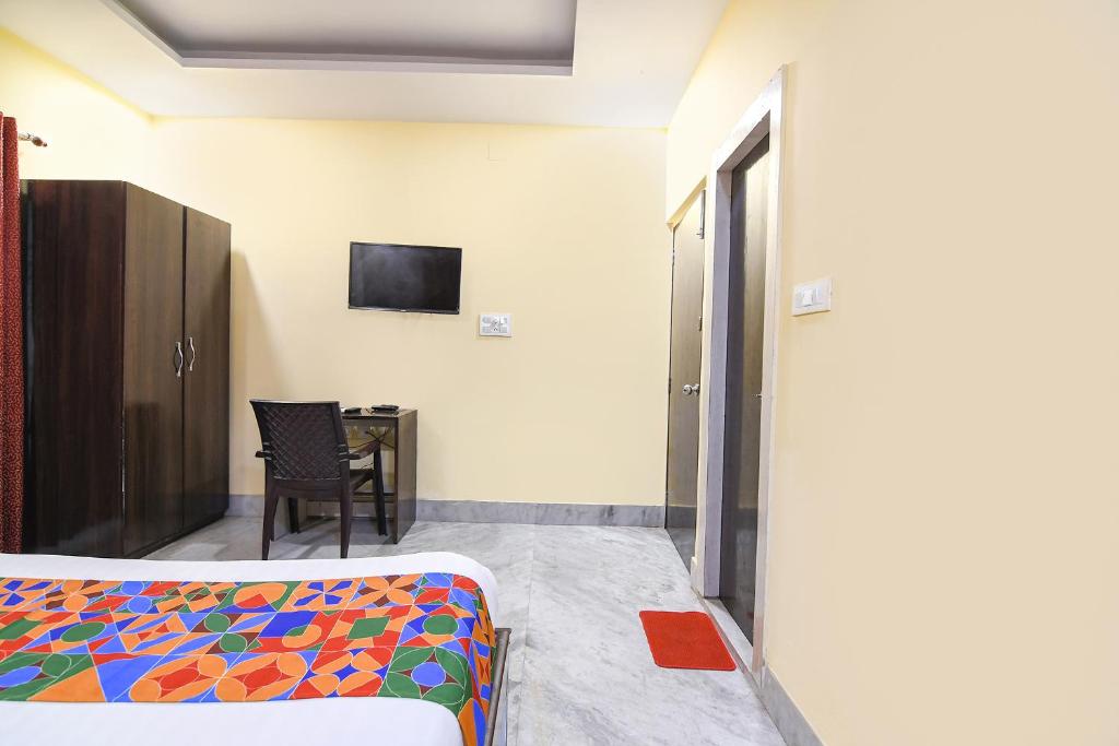 TV a/nebo společenská místnost v ubytování FabHotel Saltlake Palace - Nr Anandlok Hospital