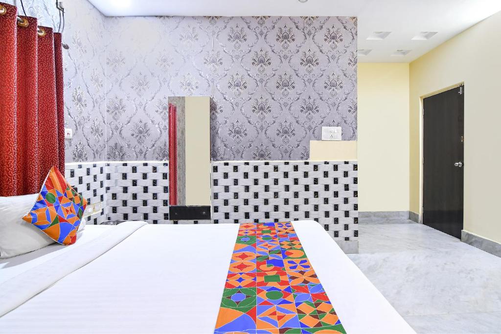 Postel nebo postele na pokoji v ubytování FabHotel Saltlake Palace - Nr Anandlok Hospital