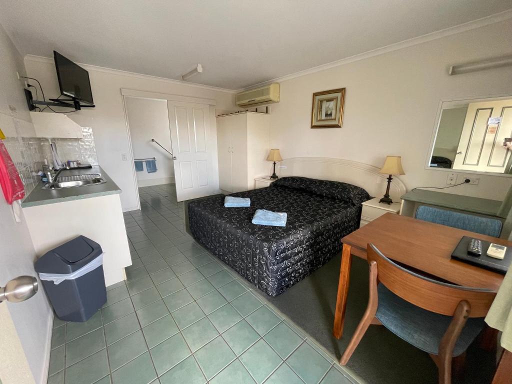 Kuchyň nebo kuchyňský kout v ubytování Warrego Motel