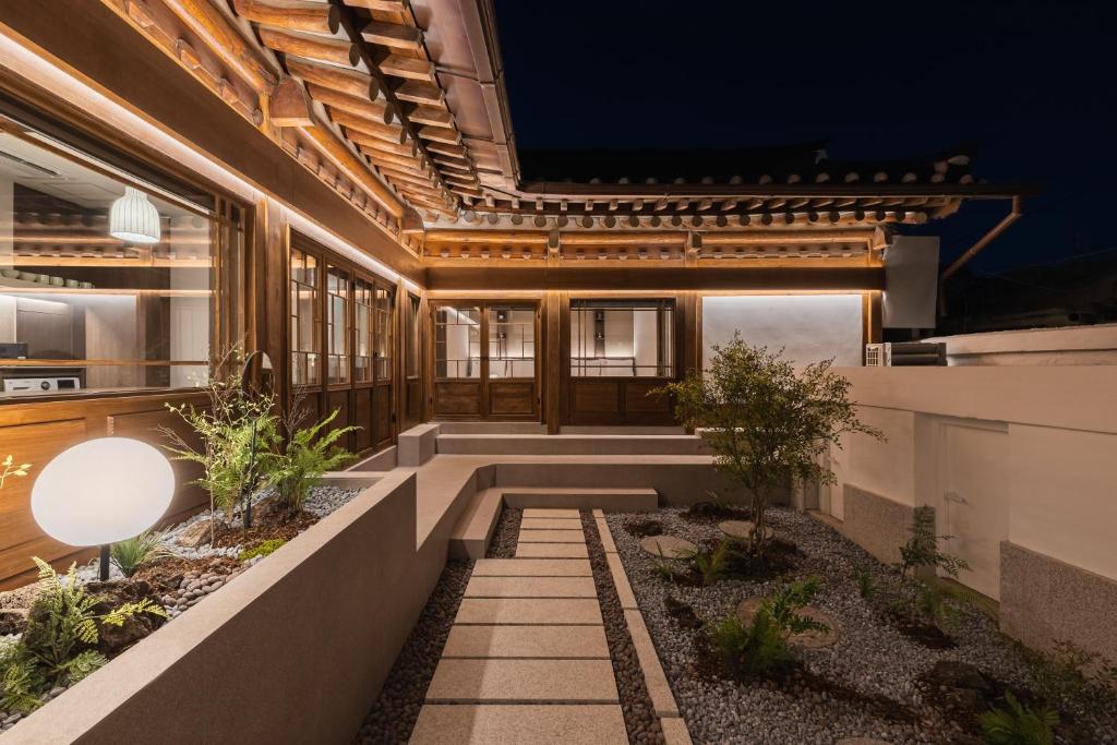 an external view of a house with a garden at Luxury hanok with private bathtub - SW13 in Seoul