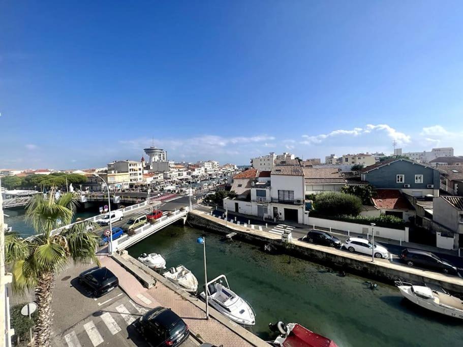 a view of a harbor with boats in the water at Appartement Palavas les flots 4 personnes in Palavas-les-Flots