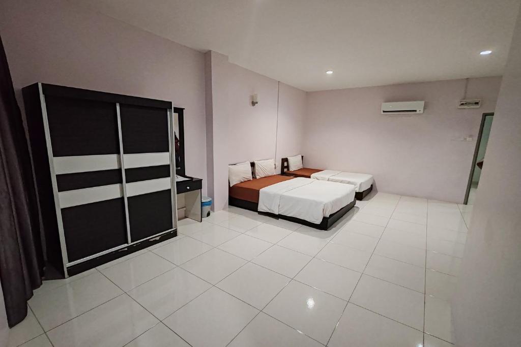 Postel nebo postele na pokoji v ubytování Hotel Kuang Hua Sitiawan Near To UniKL-MIMET