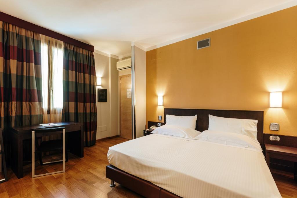 Postel nebo postele na pokoji v ubytování Hotel Dei Vicari