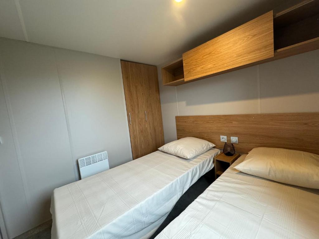 Postel nebo postele na pokoji v ubytování Beachside Vakantiepark