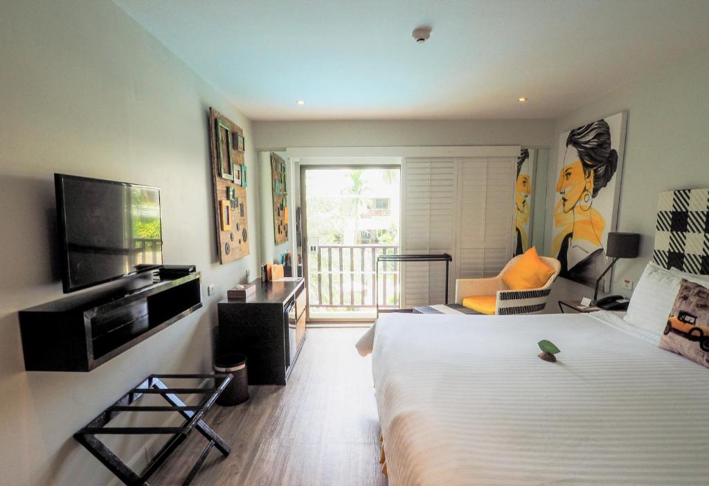 TV a/nebo společenská místnost v ubytování Burasari Phuket Resort & Spa