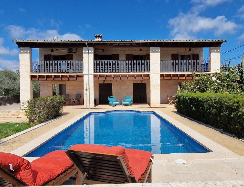 a house with a swimming pool in front of a house at Maravillosa finca con piscina in Marratxi