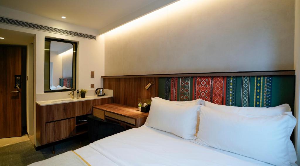 Giường trong phòng chung tại ST Signature Bugis Middle, SHORT OVERNIGHT, 11 hours 8PM-7AM
