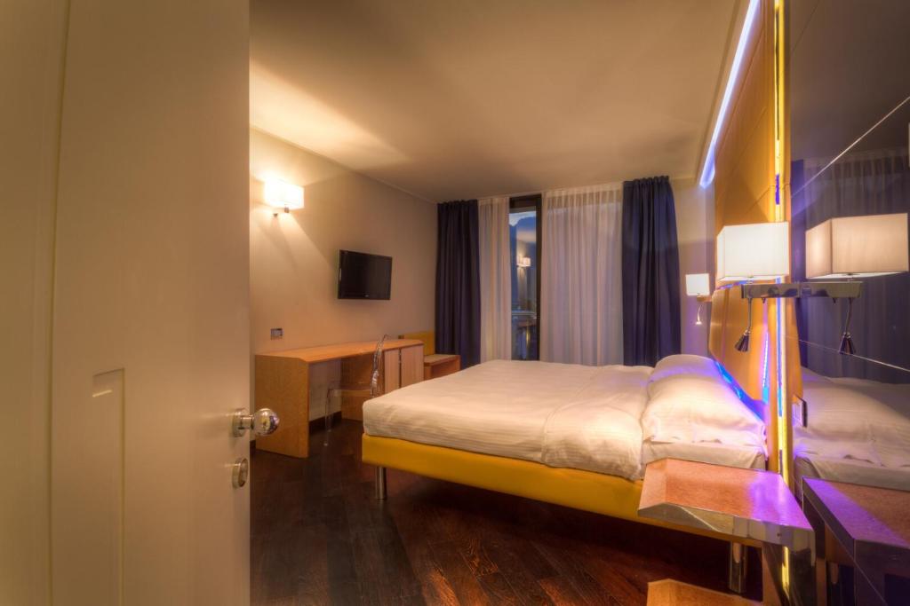 Garda Suite Hotel - Tonelli Hotels - Standard Double Room With Balcony