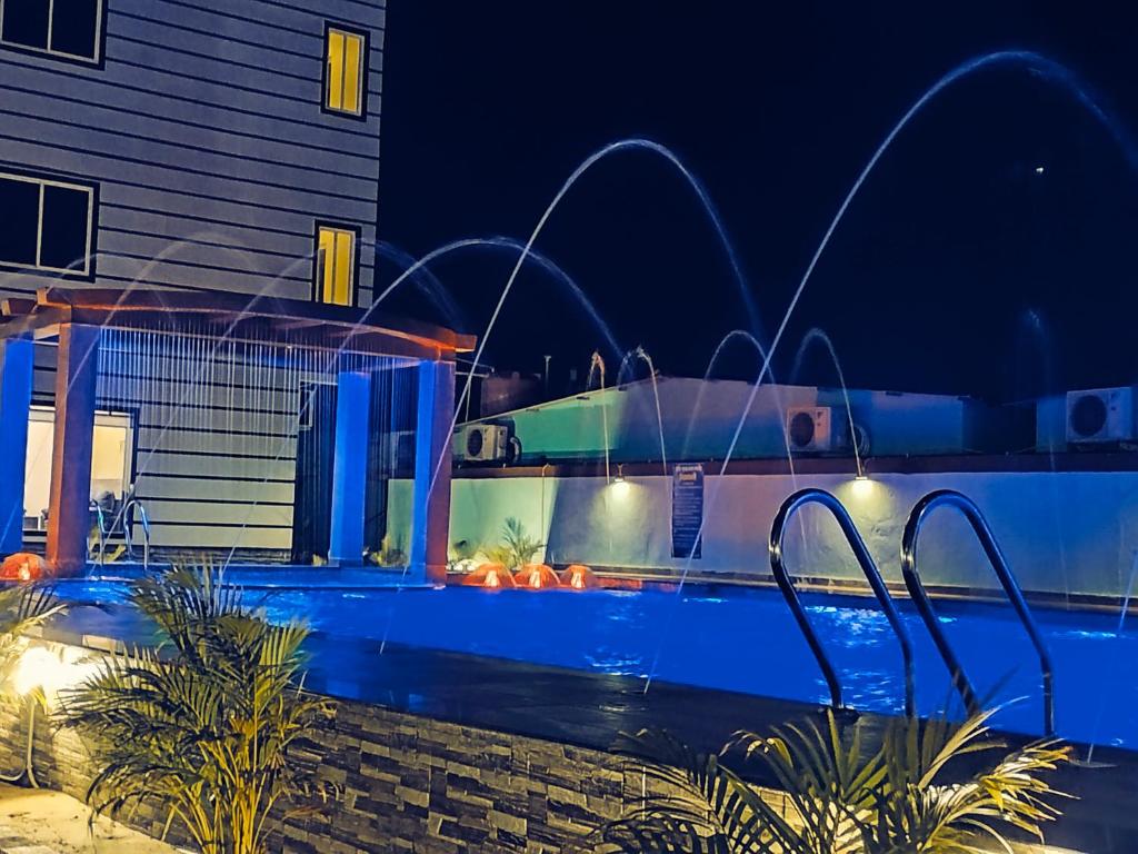 Bazén v ubytování The Triton Beach Resort nebo v jeho okolí